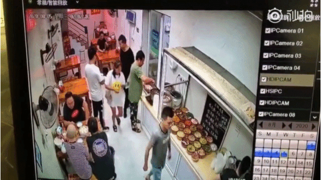  小姐姐|热点：白衣小姐姐，你溜走的样子真好看！