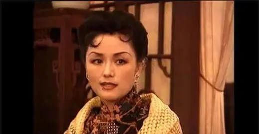 单身|参加节目被乐嘉“突吻”,戏中演寡妇,今66岁依旧单身