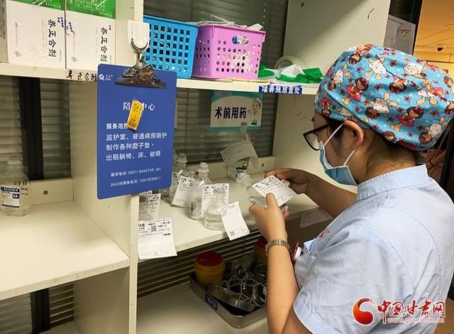 路过|兰州一男子突发心梗倒地 路过女护士跪地施救抢回一命