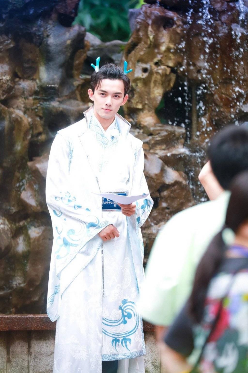  蔡徐坤|《奔跑吧》最新一期看点多，吴磊、蔡徐坤撕名牌，沙溢直呼不公平