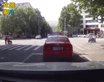 吓人|任性妄为电三轮，摇摇晃晃太吓人！