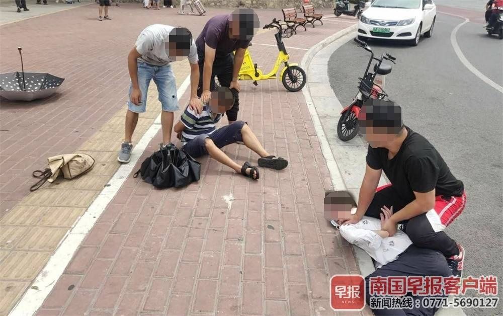民警|视频曝光！两扒手在南宁公交车站行窃，过程被摄像头完整记录