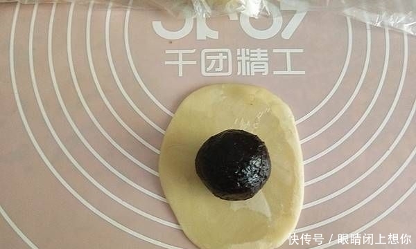  幸福|蛋黄酥，一口都是幸福！