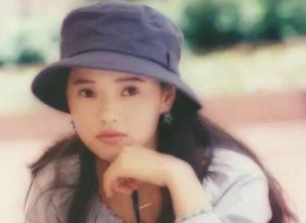  上热|18岁爆红，52岁被骂上热搜：“我身上的那些毛病，不是我想要的……”