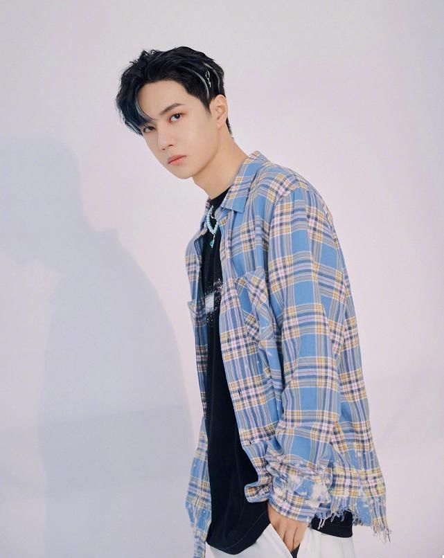  张萌|张萌为王一博疯狂打call，耶啵的回应让她害羞，看到对话网友沸腾