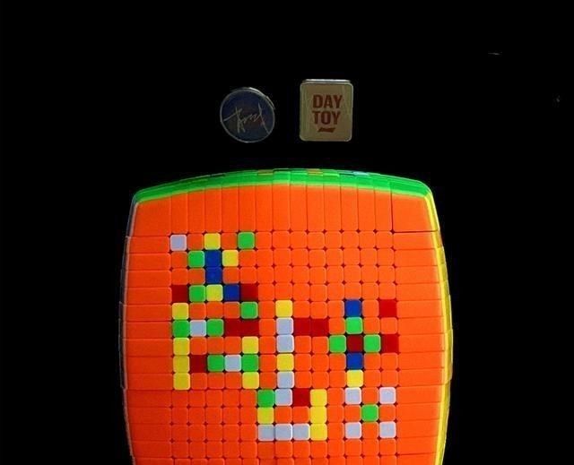  DAYTOY|1734块! 肖战粉丝用15阶魔方拼字, 祝福肖战DAYTOY星途坦荡