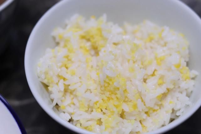  精致|四口之家的晚餐，两荤两素拒绝精致穷，网友：碗筷起落间的幸福