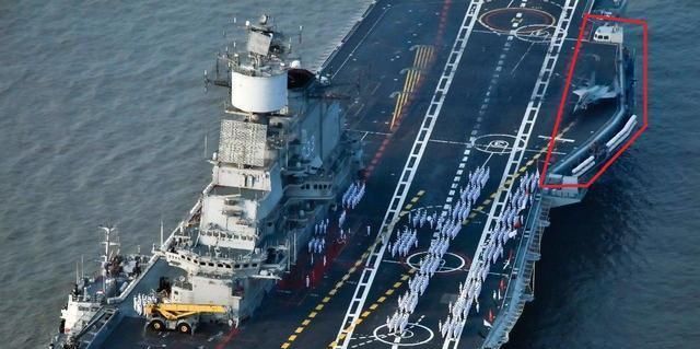  起飞|美战斗机为登上印度航母练习起飞！瘸驴配破车，这才是真爱