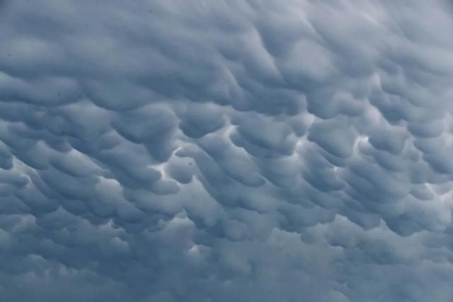  砸坏|吉林省这地突降冰雹！大小如鸡蛋！牌匾都被砸坏了……