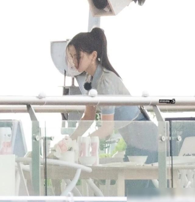  超越|一旦杨超越到达《中餐厅》，谁会注意她的手？很少有人能做到