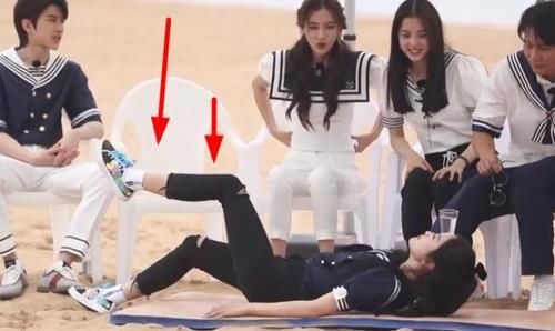 男顶|跑男顶水杯,郑恺撒一裤子,杨颖最稳,吴宣仪“蹬腿”笑到我了