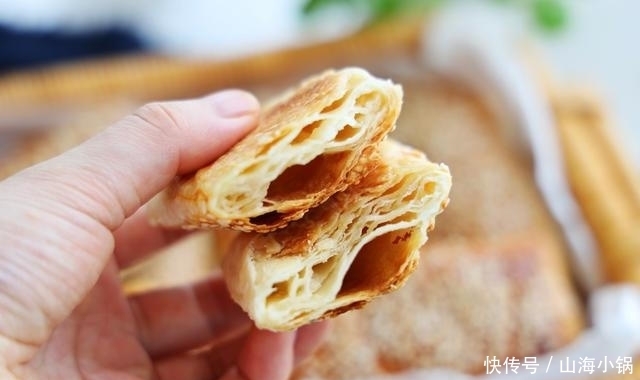 食材|家里有面粉试试新做法,层次多又酥脆,食材简单,做法一看就会