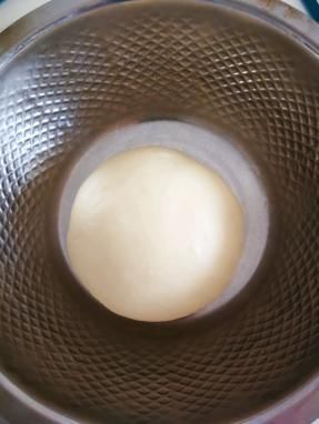  面包|松软香甜值得一试，炼乳椰蓉面包