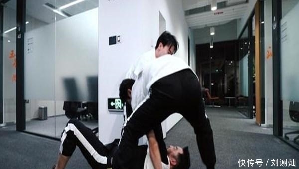 厉害|会玩,蔡徐坤四次结盟撕名牌,网友:厉害