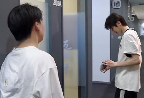  嘉宾|跑男最不爱露脸嘉宾，连baby都没招，经常背对镜头却最受欢迎