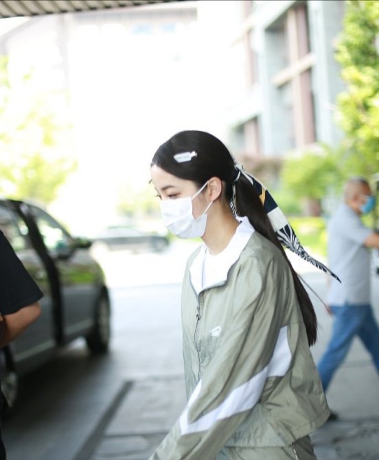  欧阳|欧阳娜娜私服满满青春气息，学会以下几点，你就是最时尚的女孩