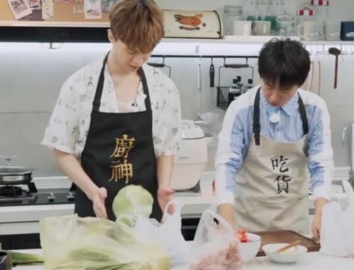  球场|《做家务的男人2》范丞丞郭麒麟做菜，厨房变球场，全程惊心动魄