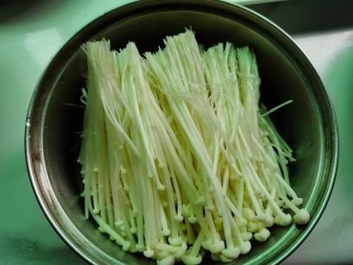 超赞|鲈鱼不要再清蒸了，用这方法做干锅鲈鱼吃，味道超赞！好吃又下饭