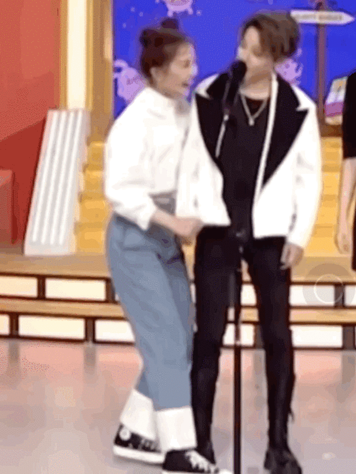  不止一次|刘雨昕情商引争议，不止一次在节目中打断虞书欣讲话，被吐槽综艺感极低