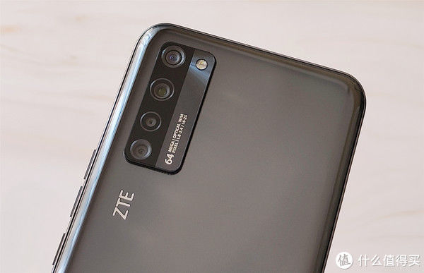  摄像头|换5G新手机，感受一下首款屏下摄像头的全面屏手机：中兴天机AXON 20 开箱和体验