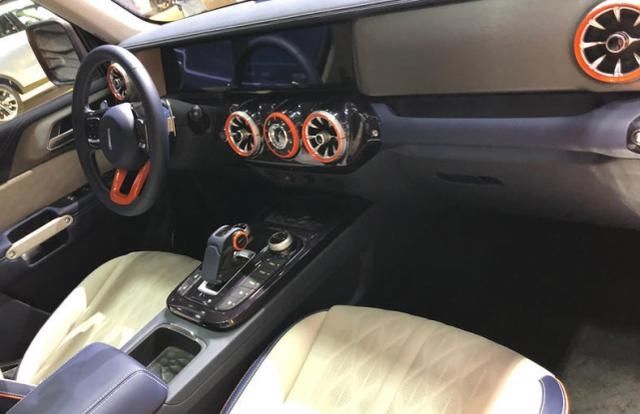  内饰|WEY·坦克300实车正式亮相：外观像Jeep，内饰像奔驰布局