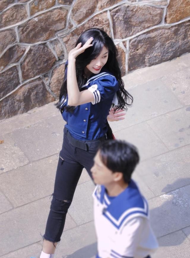 吴宣仪的腿|《跑男》吴宣仪生图流出,离开十级美颜特效后,不愧是女团腿