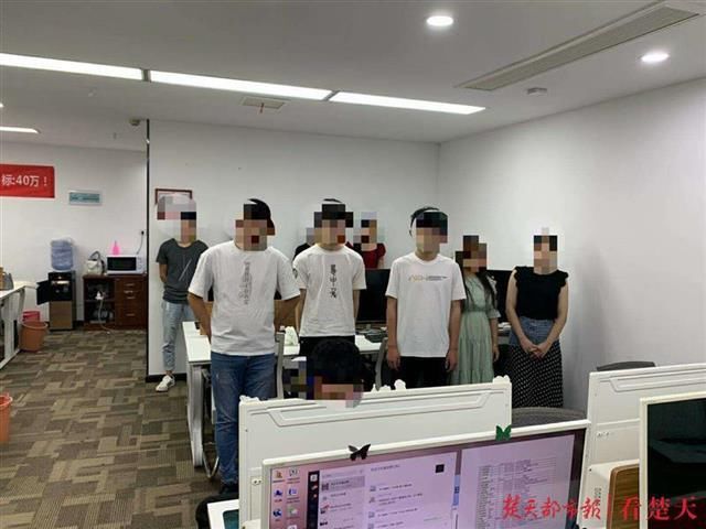  团伙|写字楼内暗藏诈骗窝点，“古玩”诈骗团伙被民警一锅端