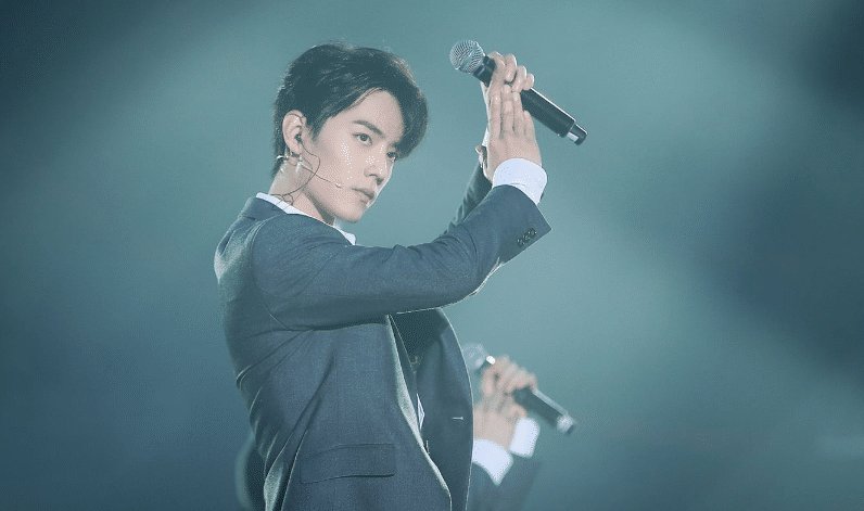  备受|哇唧唧哇四大顶流, 肖战第二, 第一是备受争议的她!