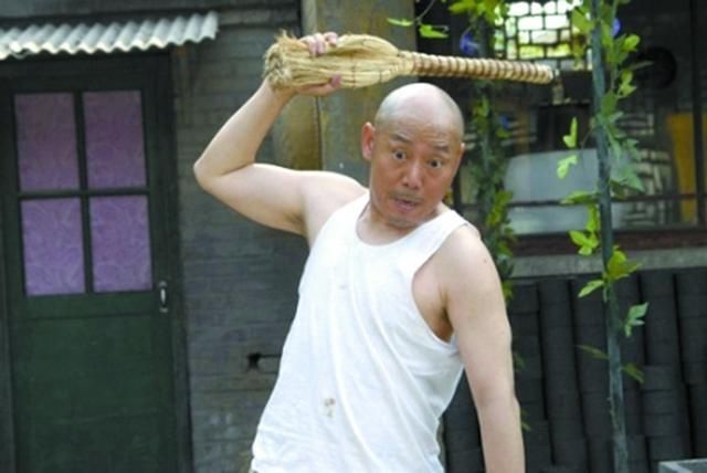  年代|服装厂工人经商成富豪，90年代身家过亿，却不愿借钱让儿子买房