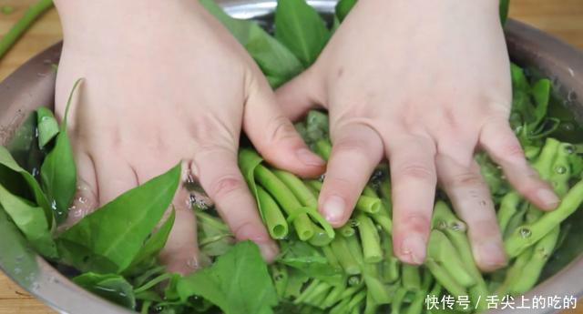 真香|炒了几十年的空心菜,原来第一步就错了,这才是最过瘾的吃法真香