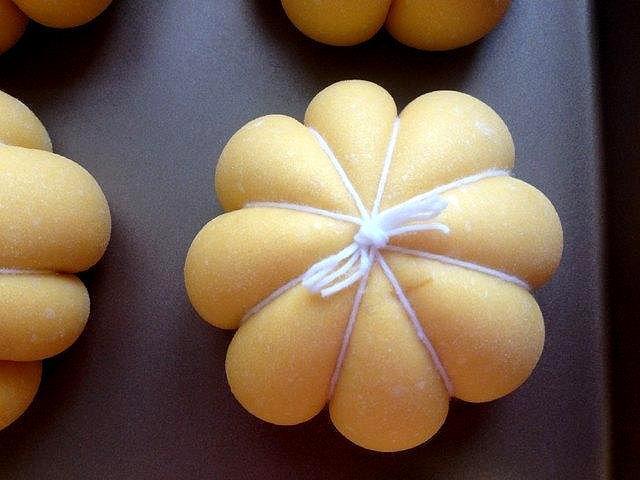 抢空|教你做萌萌的南瓜饼,造型奇特,口感俱佳,刚出炉就被抢空