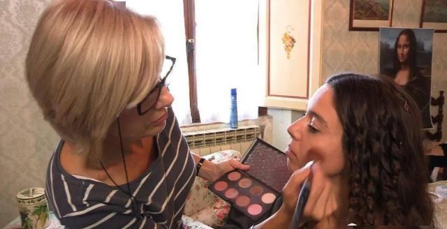 历史|蒙娜丽莎的后代现在什么样？摄影大叔找到无数名人后代给他们重拍祖辈的画像，太神了！