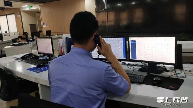 丈夫|长沙警方和丈夫都在找她，她却躲在宾馆，原来……