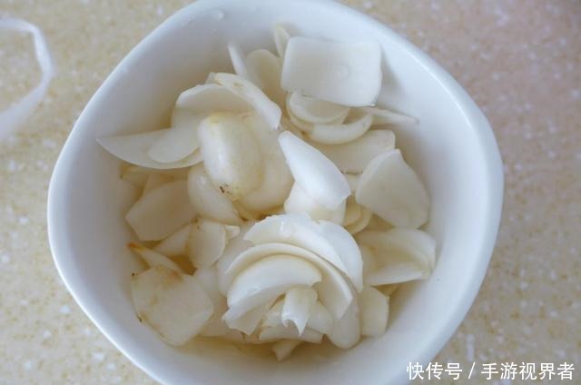 清热|夏天家人喜欢喝的一款甜汤，清热又解暑，每天一碗，香甜软糯