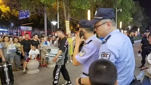  绵阳|绵阳一商场发现不明行李箱 警方通报