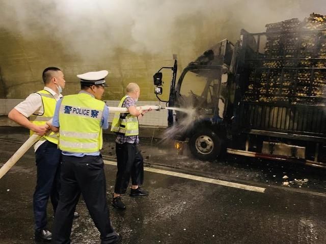  人民群众|36分钟扑灭明火！衢黄高速隧道内上演“教科书式”救火