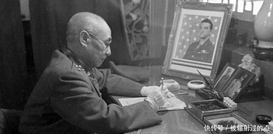 至今|他独宠原配,为传宗接代一生只纳一妾,旧部为其扫墓58年至今