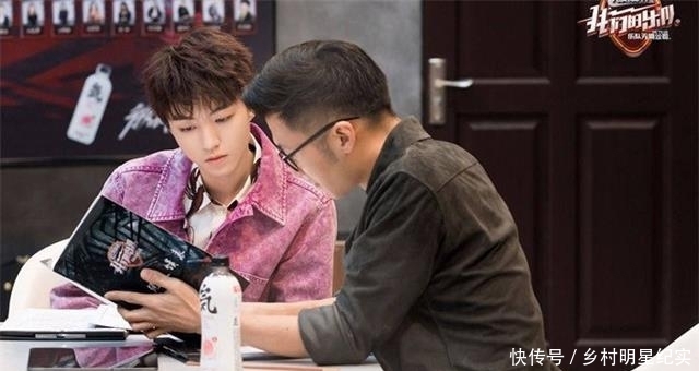  调皮|王俊凯首晒健身照，手臂与腿部线条优美，谢霆锋调皮评论：王总好