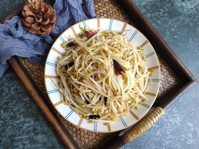 绿豆芽|炒豆芽最忌直接下锅,大厨教您一妙招,豆芽不出水、脆爽又入味