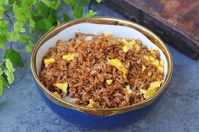 适量|?蛋炒饭,不要直接下锅!教您一妙招,米饭更入味、弹牙劲道