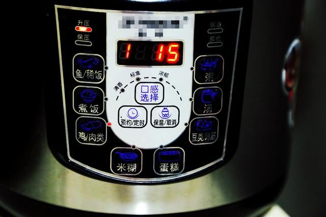  肚子里面|夏天，鸡最简单的做法，不放一滴水和油，太香了，比烤鸡还好吃