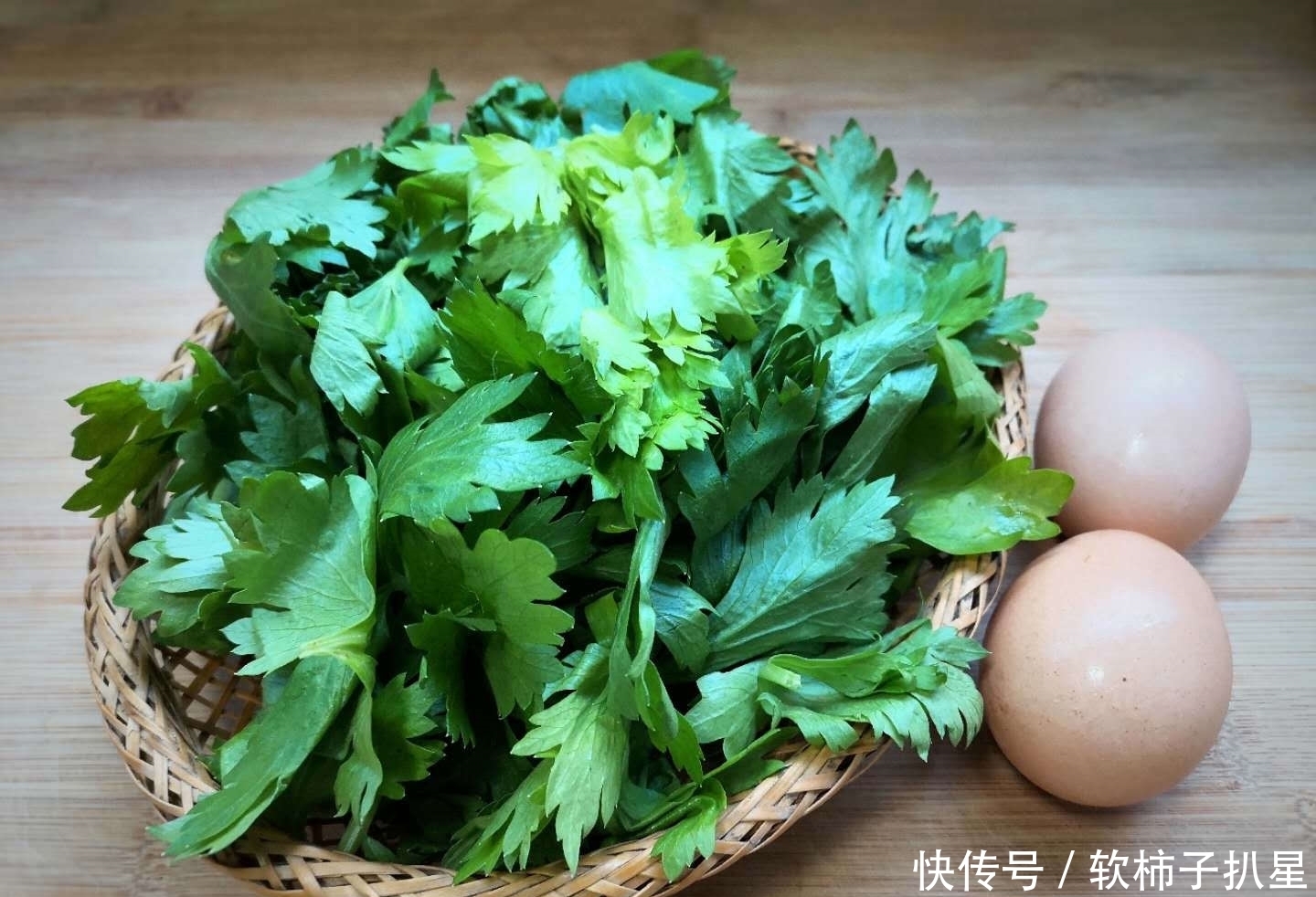 叶子|这菜叶子比茎更营养，扔了太可惜，加入鸡蛋，随手一炒太好吃了！