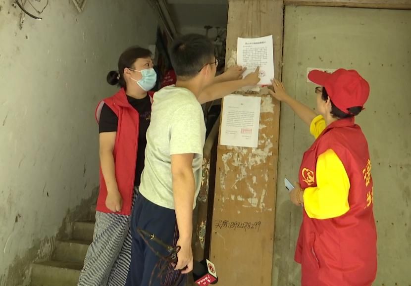  监控|又来！！这次坠下“活的”！业主调监控一看，更生气.....