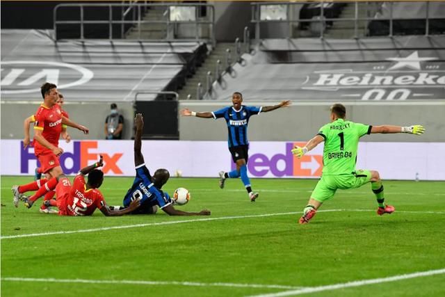  得球之后|伟大之夜！2-1见证5.6亿豪门踏上崛起之路，时隔10年再进欧战4强