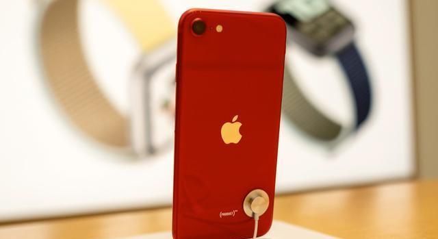 不动|被“捧上天”的iPhoneSE2,为什么卖不动了?答案很现实!