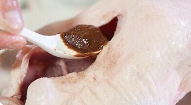 吃货|广式烧鹅这样做,皮脆肉嫩,肥而不腻,作为吃货必吃的美食