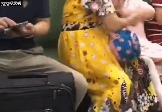 孙女|连扇3耳光！奶奶打孙女，爷爷反应很无语