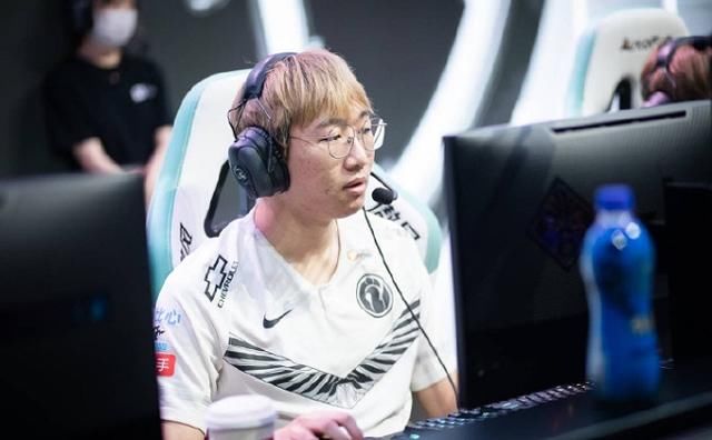  节奏|IG宁王直播被带节奏，弹幕狂刷小乐言的梗，ning直接念出ID批评