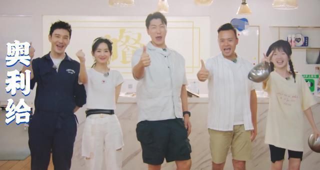  招揽客人|《中餐厅4》最“全能”嘉宾，出纳揽客样样通，掌厨还被大厨夸！