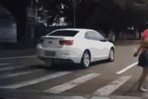  惊险|【实拍】东明街头发生惊险一幕！都看看！